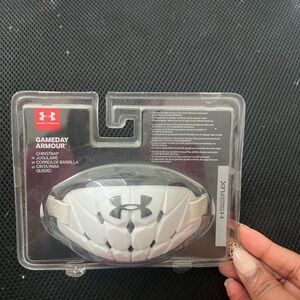 Under Armour White Chin Strap Mens Size NEW